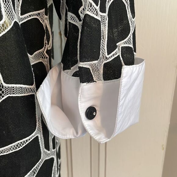 Mishca black & white cotton/polyester long button down shirt with 3/4 sleeves - Picture 8 of 10